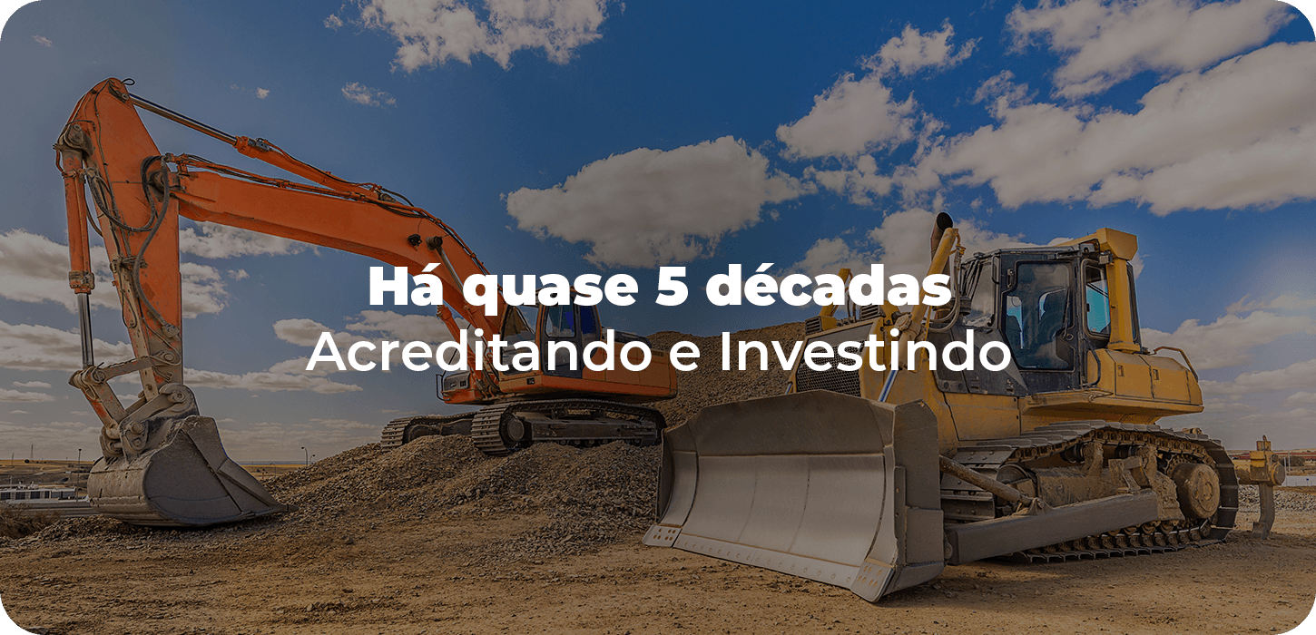 Há quase 5 décadas<br />
Acreditando e Investindo